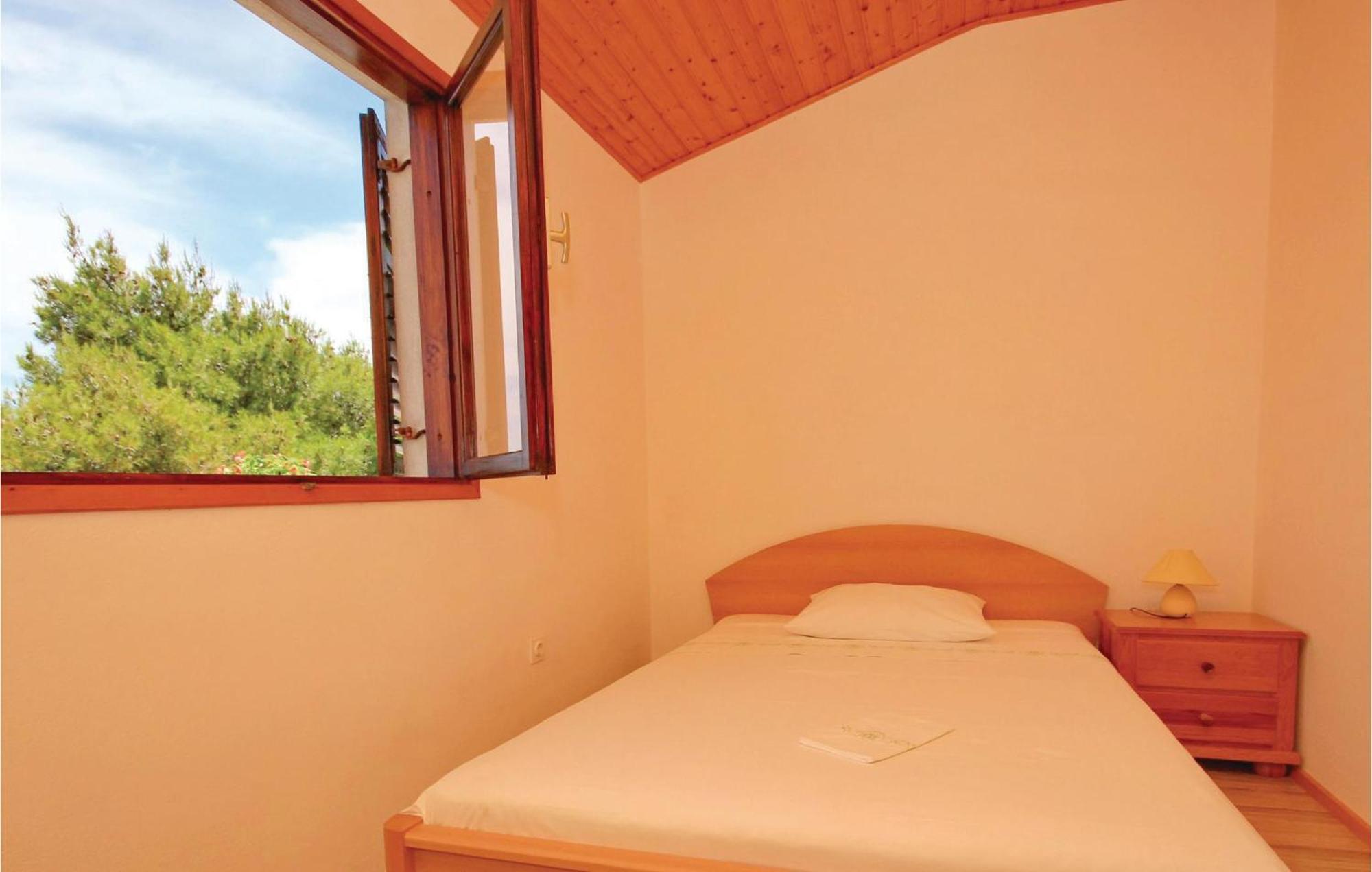 Gorgeous Apartment In Prigradica With Kitchen 外观 照片