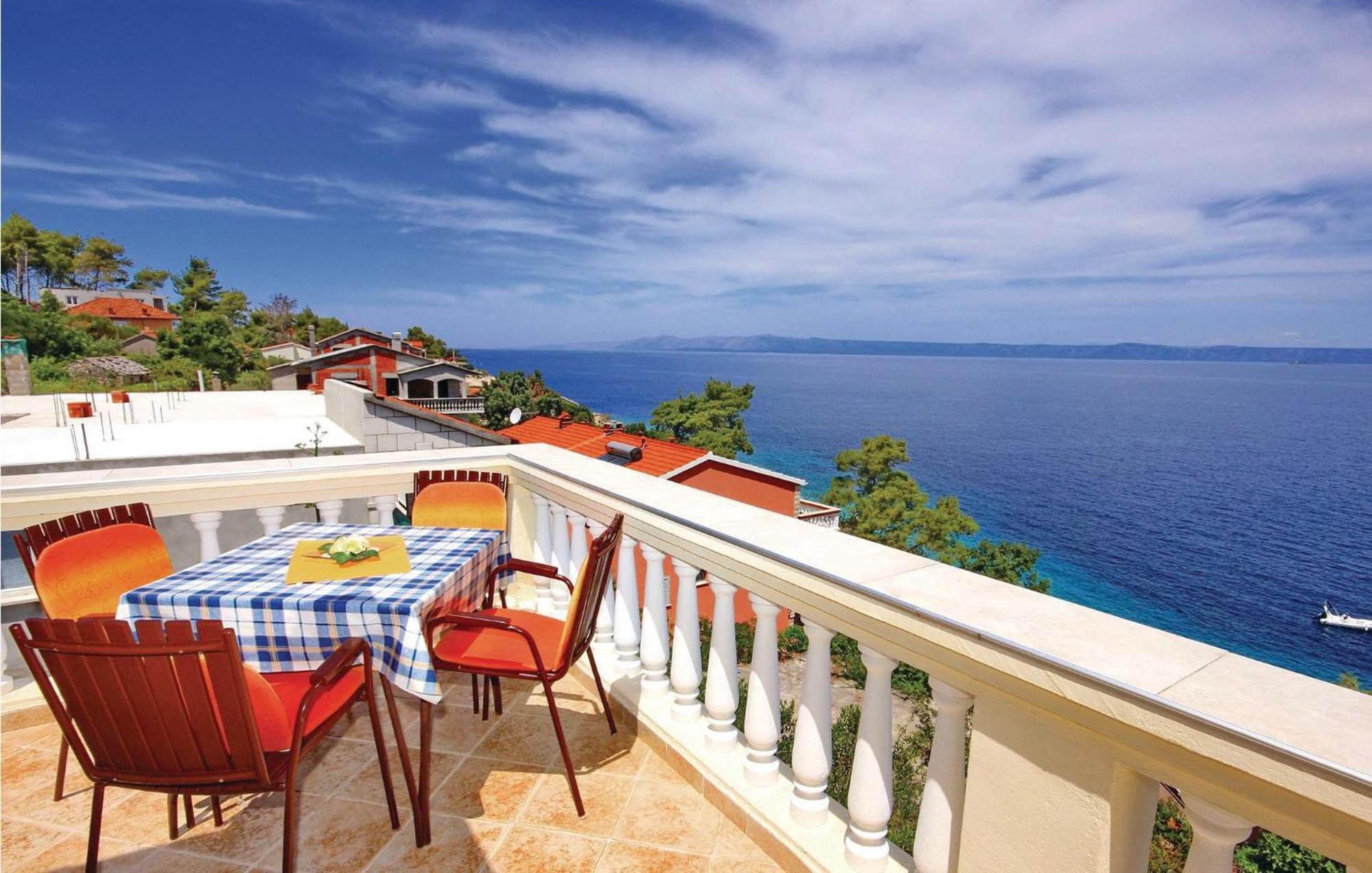 Gorgeous Apartment In Prigradica With Kitchen 外观 照片