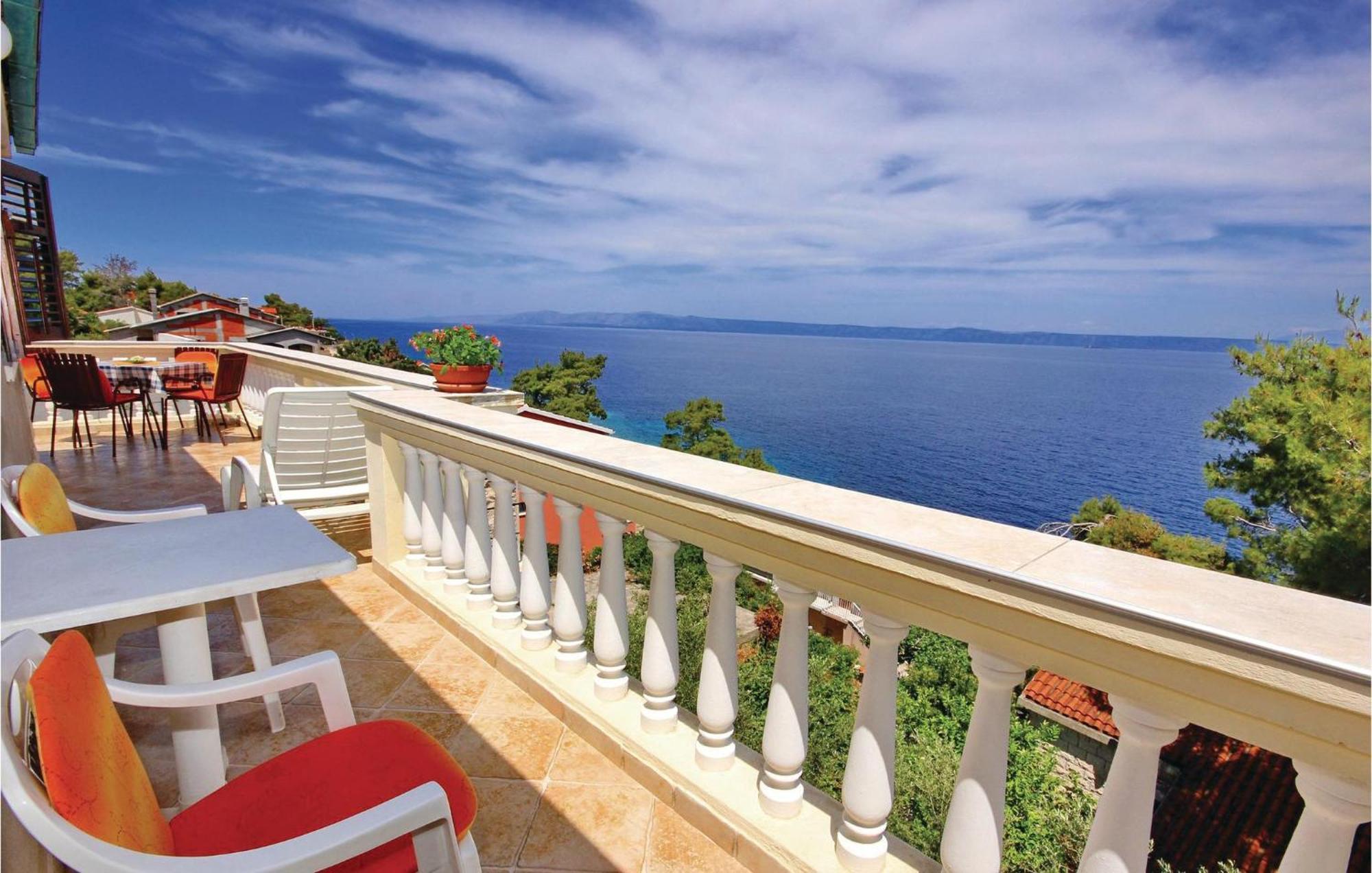 Gorgeous Apartment In Prigradica With Kitchen 外观 照片