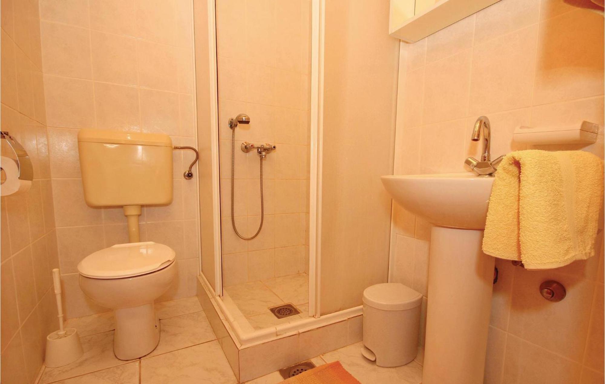 Gorgeous Apartment In Prigradica With Kitchen 外观 照片