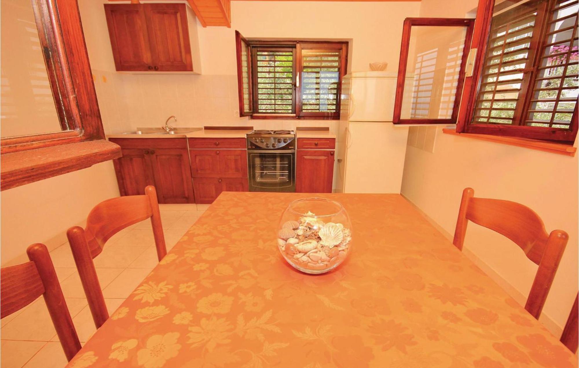 Gorgeous Apartment In Prigradica With Kitchen 外观 照片