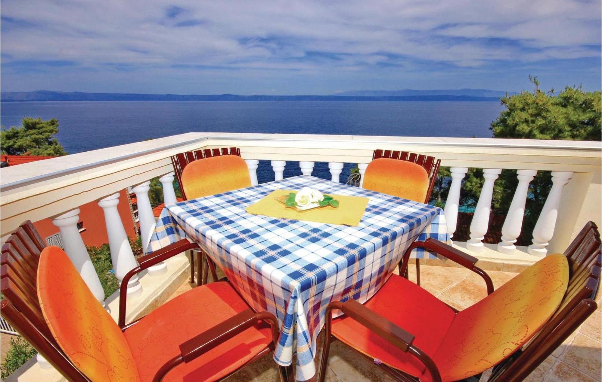 Gorgeous Apartment In Prigradica With Kitchen 外观 照片